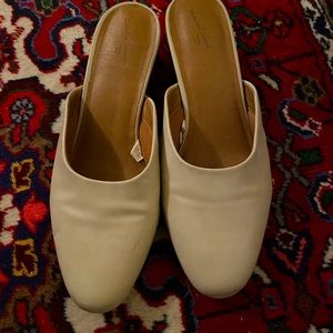 Reduced shipping! Universal Thread mules ✨